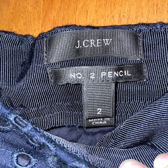 J.Crew No. 2 Pencil Skirt Navy Blue Eyelet Floral Embroidered Womens Size 2 - Picture 4 of 6